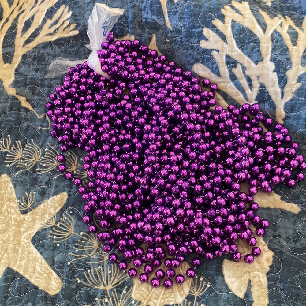 12 stands Mardi Gras beads